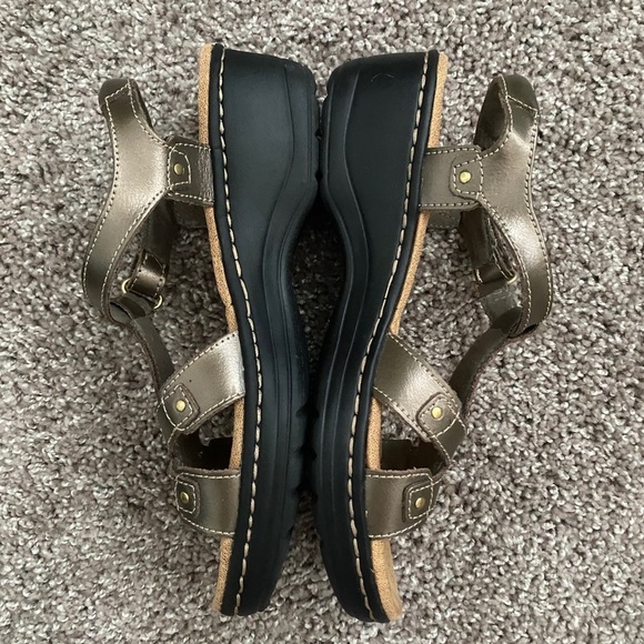 Clark’s Sandals - size 7 - Picture 3 of 6